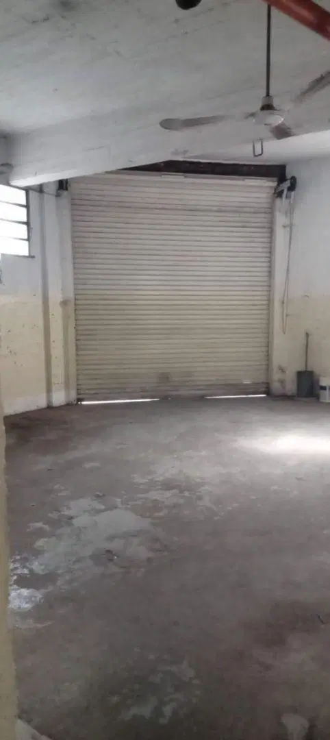 ALQUILER, GALPON 140M2 EN ESQUINA A UNA CRA AV. DIAZ VELEZ 2
