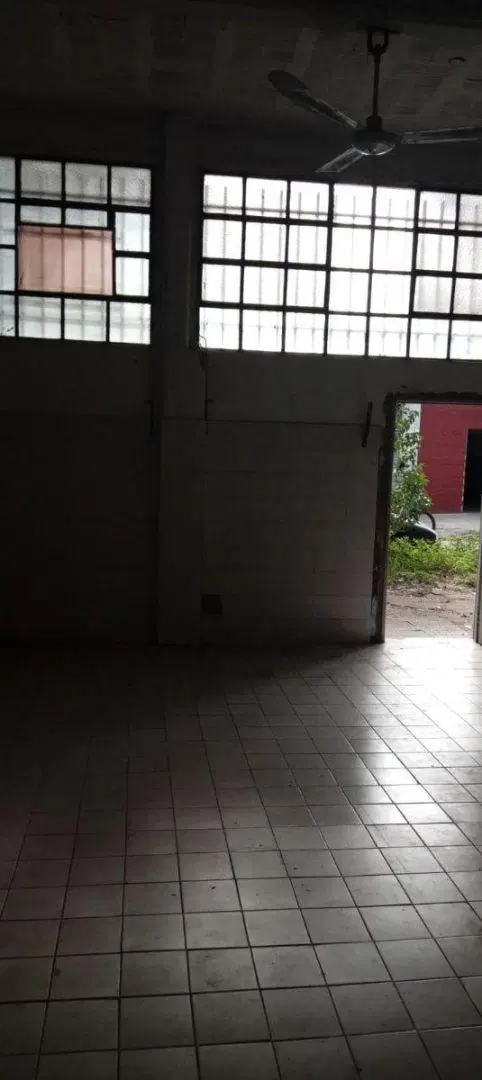 ALQUILER, GALPON 140M2 EN ESQUINA A UNA CRA AV. DIAZ VELEZ 5