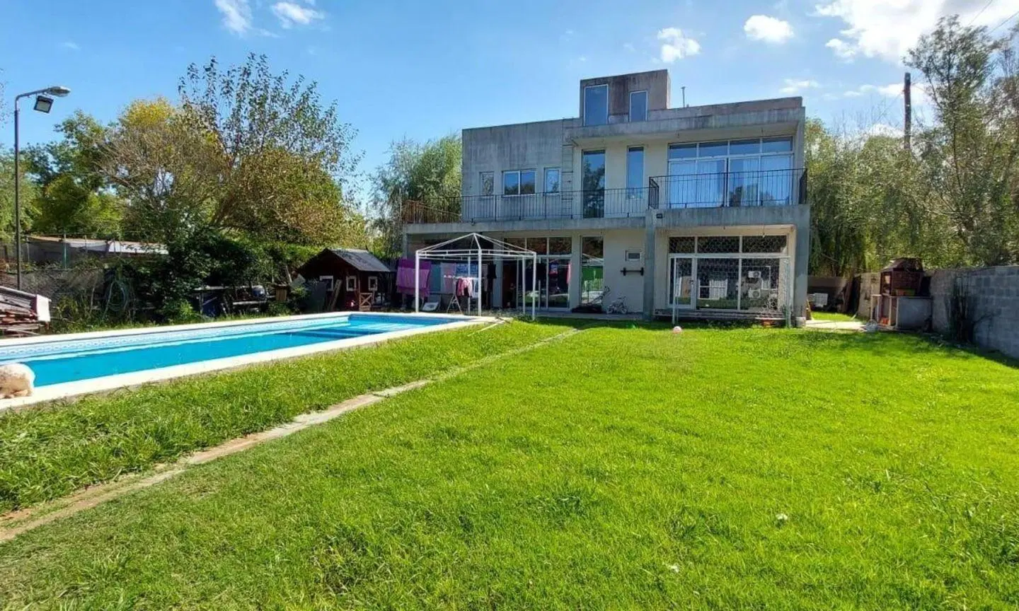 Barrio Parque ¨La Celia¨, Hermosa casa c/piscina 4