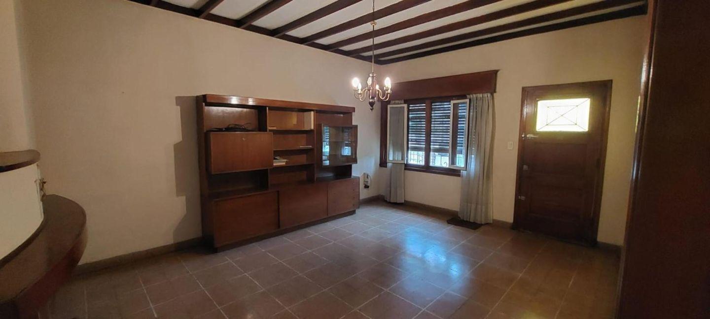 Foto de Linda Casa ! Excelentes Accesos ! Muy lindo Barrio !, imagen 2