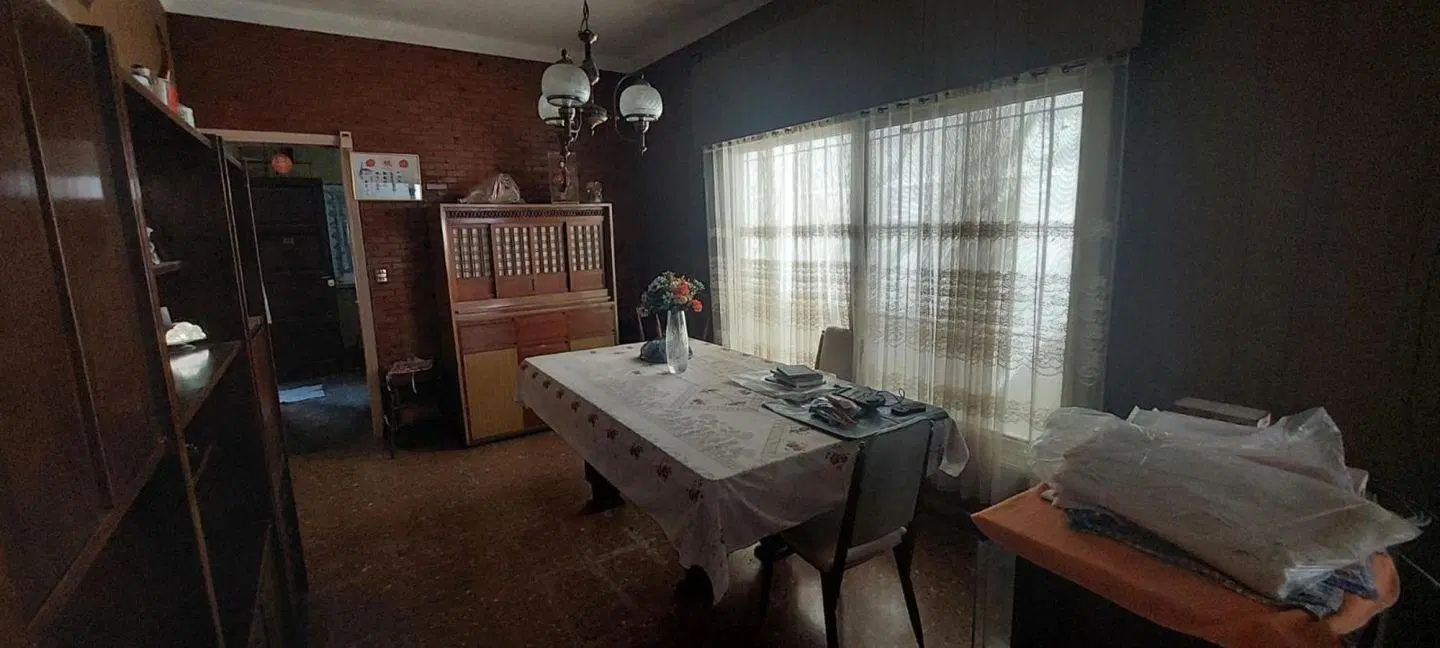 CASA S/LOTE PROPIO DE 8,66 X 30 MTS, CON GARAGE O LOCAL 1