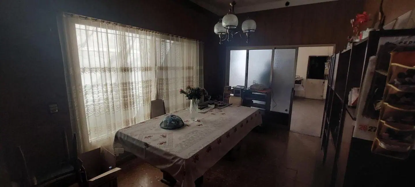 CASA S/LOTE PROPIO DE 8,66 X 30 MTS, CON GARAGE O LOCAL 4