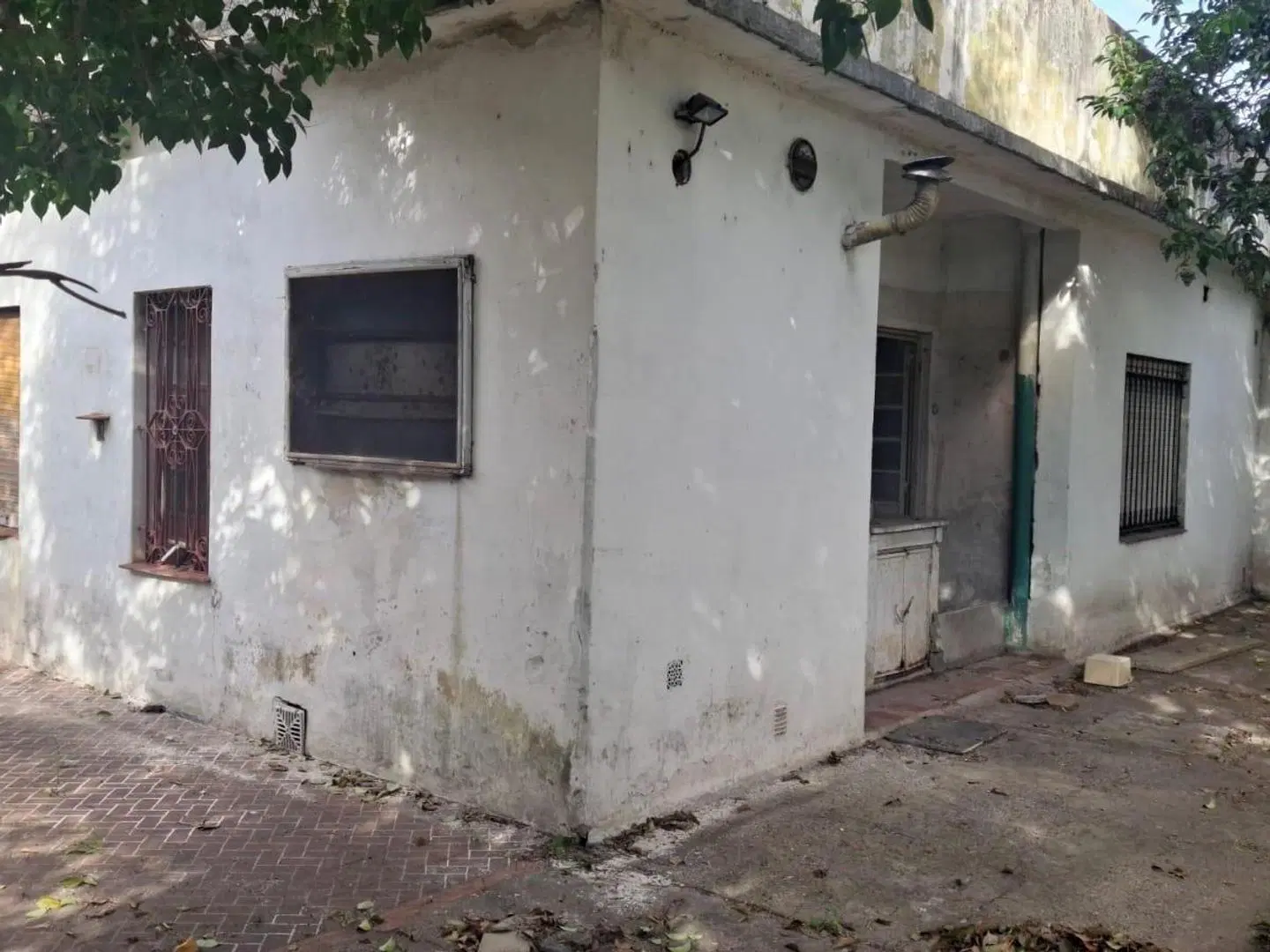 LOTE DE 10 X 20 CON VIVIENDA,  PRÓXIMA A AV. GRAL. PAZ 8