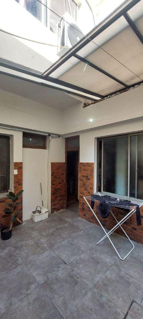 Foto de MUY LINDO DEPTO, TIPO CASA, PLANTA BAJA, CONTRA-FRENTE, DE 2 1/2 AMB., imagen 5