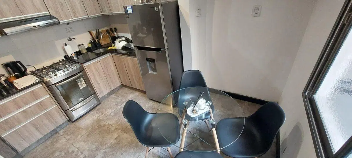 MUY LINDO DEPTO, TIPO CASA, PLANTA BAJA, CONTRA-FRENTE, DE 2 1/2 AMB. 4