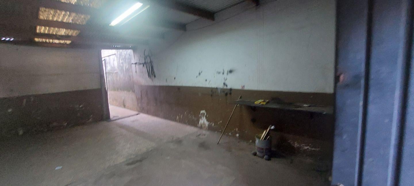 Foto de Galpón en contra-frente con cochera ! ideal para Deposito, imagen 3