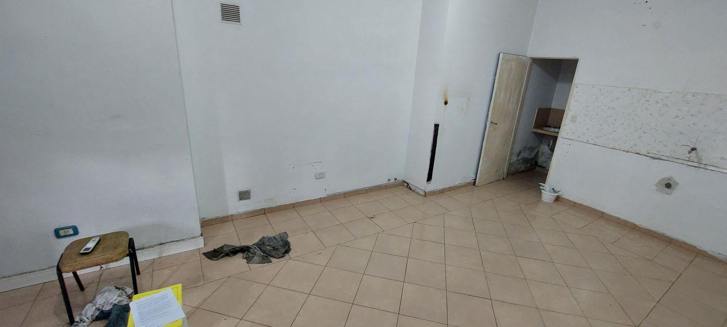 Foto de Único Local sobre Zona Comercial !, imagen 4