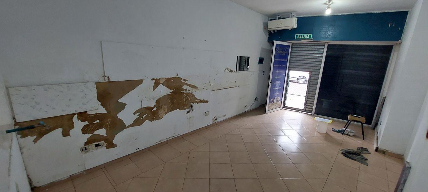 Foto de Único Local sobre Zona Comercial !, imagen 2
