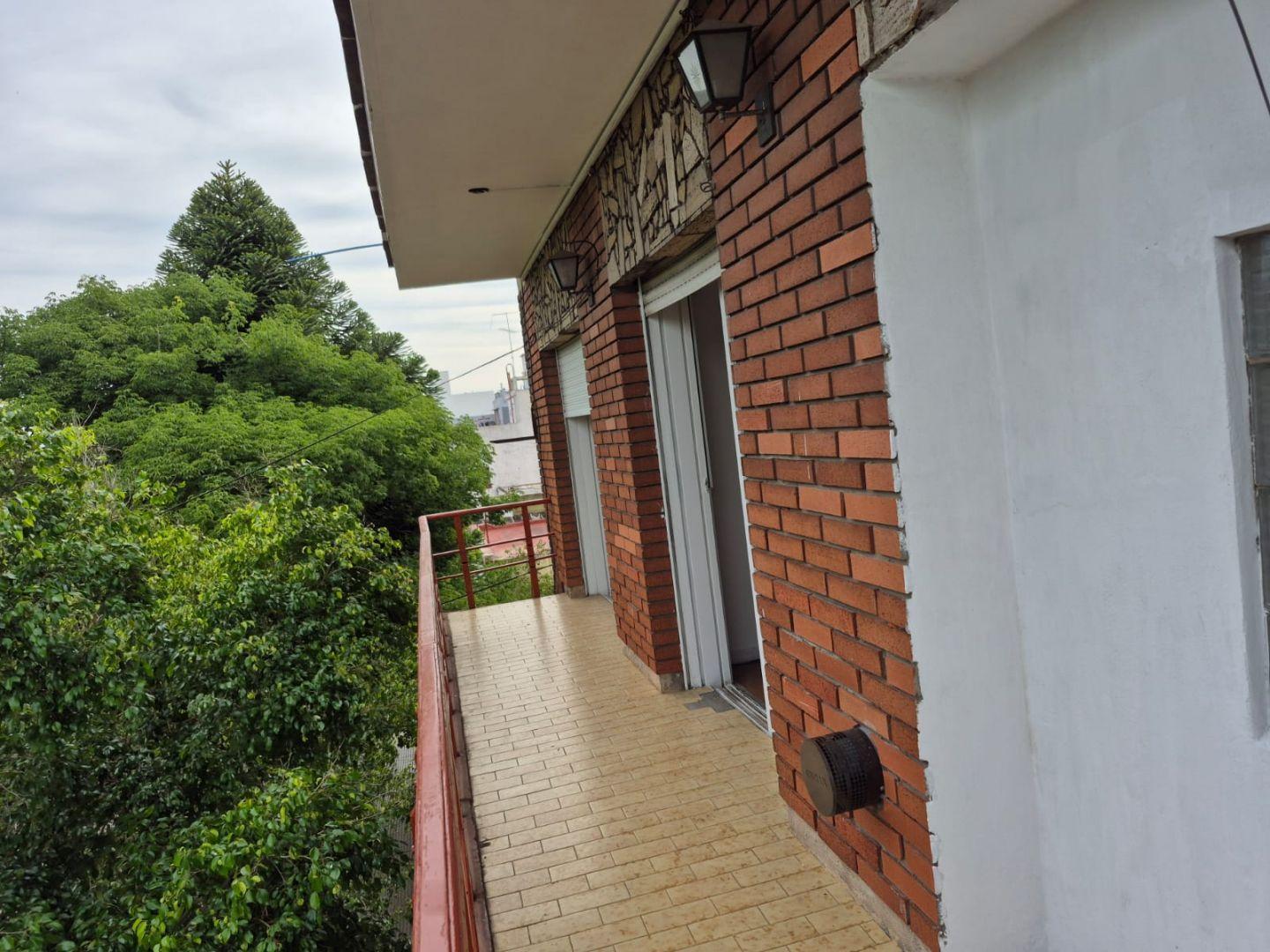 Interesante Piso, Tipo Casa !