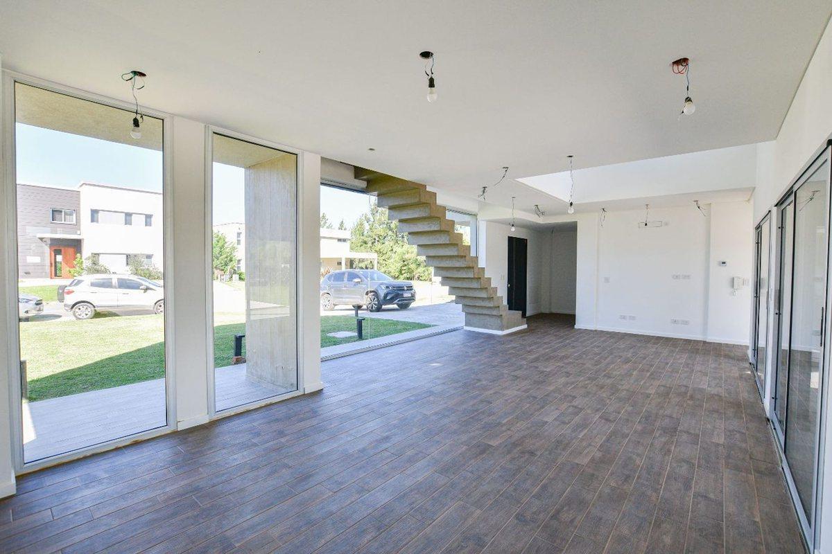 Casa en Venta Las Golondrinas 3 Dorm. Pileta 3