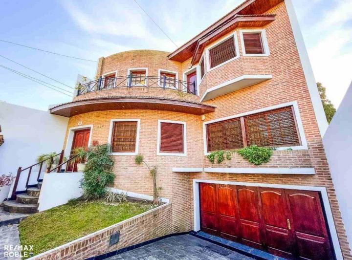 Casa en venta, 4 dormitorios, 4 baños, 377 m2 cub. 4