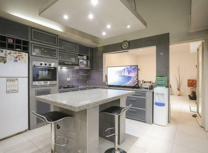 CASA VENTA POMPEYA 5 AMBIENTES QUICHO, 4 COCHERAS 1