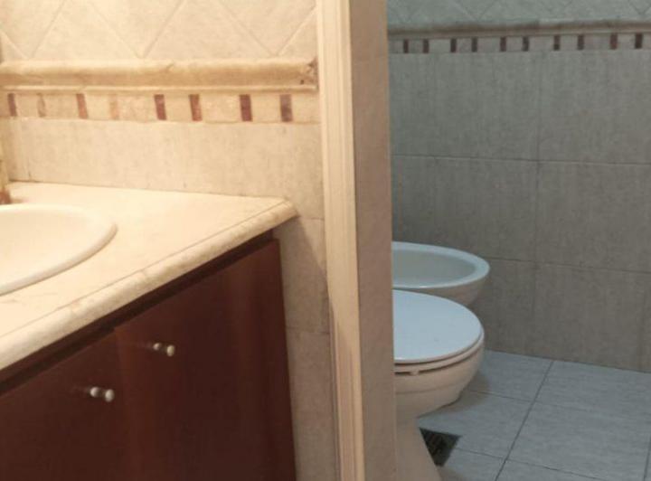 CASA VENTA LA PLATA 4 DORMITORIOS  APTO BANCO 4
