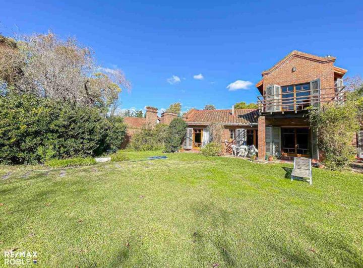 Casa en venta Villa Elisa 3 dormitorios con parque 3