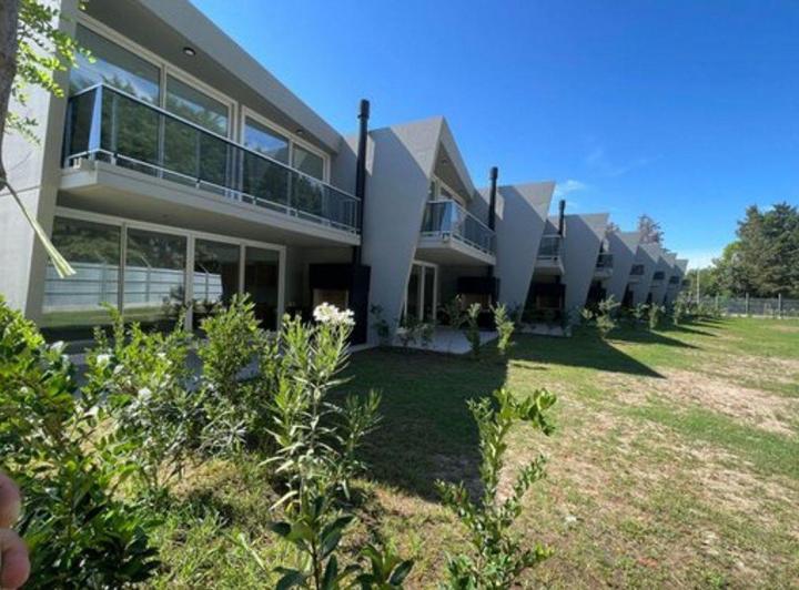 TOWNHOUSE EN ALQUILER EN LUCIÉRNAGAS 5 AMBIENTES 2