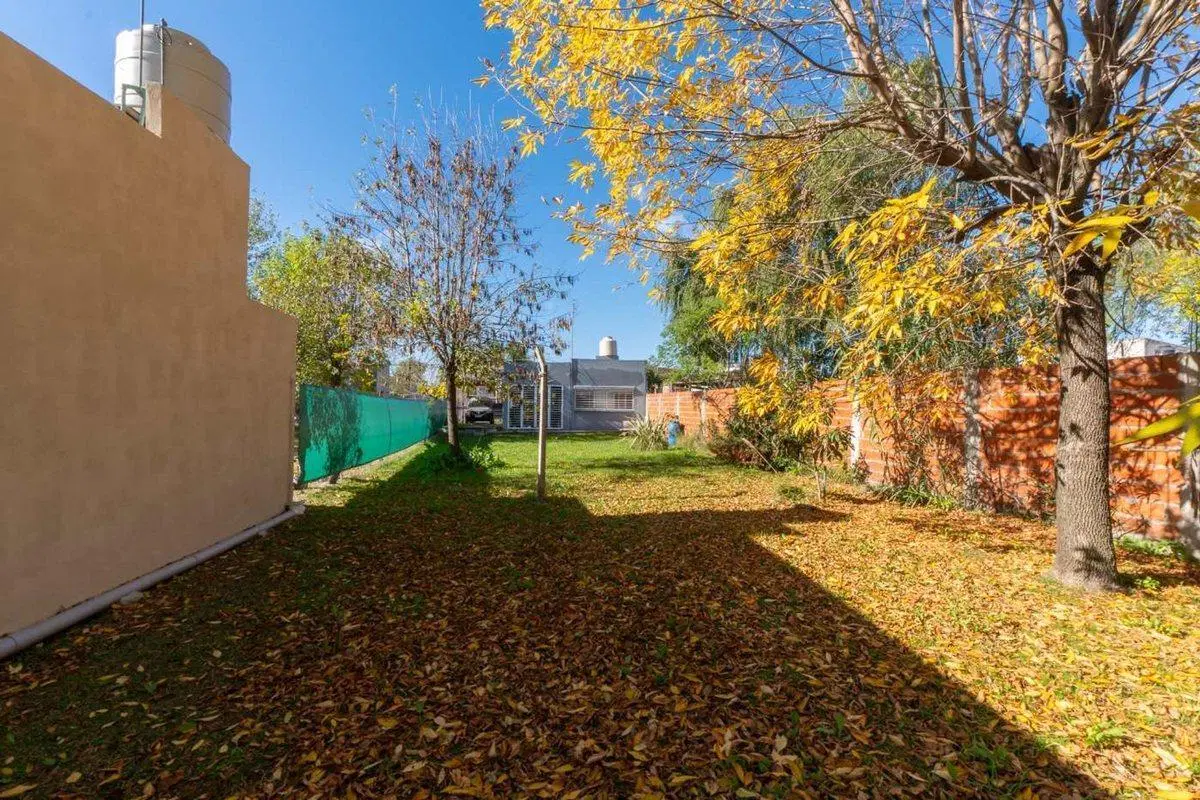 CASA EN VENTA BERISSO 2 DORMITORIOS PATIO COCHERAS 5