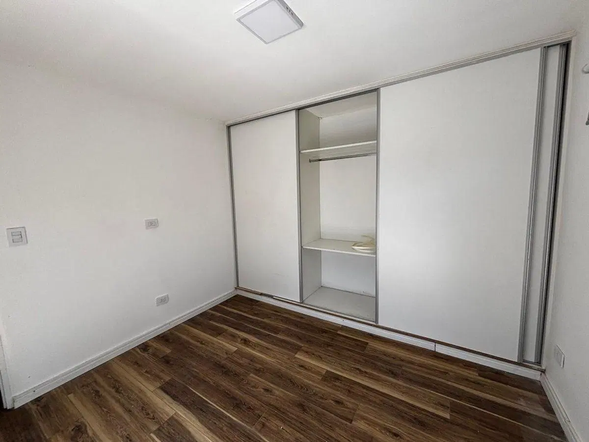DÚPLEX EN VENTA CITY BELL 2 DORMITORIOS COCHERA 4