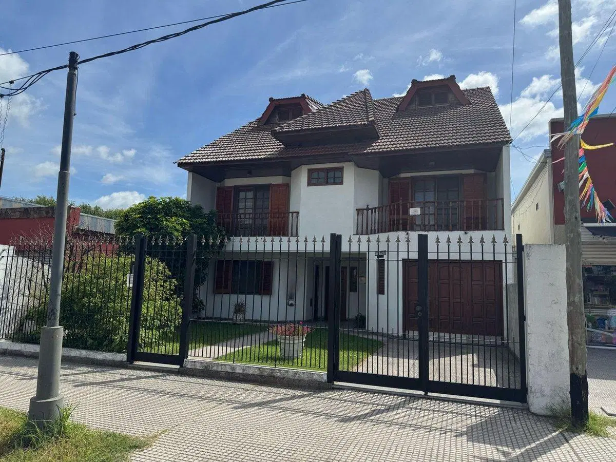 CASA EN VENTA MELCHOR ROMERO 2