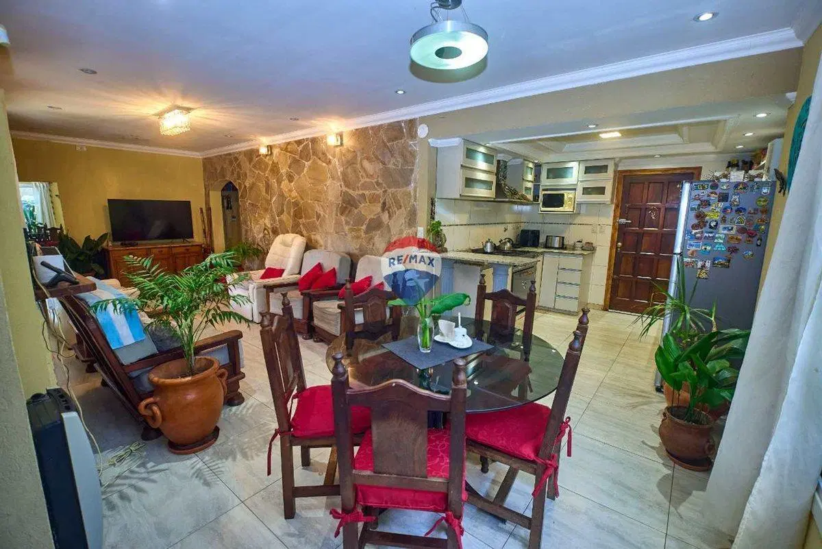 CASA EN VENTA EN BERAZATEGUI PARQUE 6 amb 4