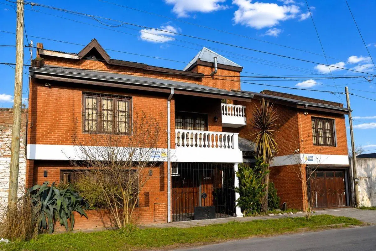 CASA VENTA LOS HORNOS 6 DORMITORIOS PILETA 3