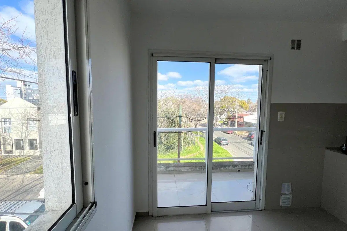 MONOAMBIENTE EN VENTA LA PLATA CON BALCON 4