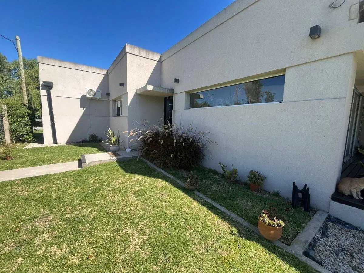 CASA EN VENTA VILLA DEL PLATA 4 DORMITORIOS 2