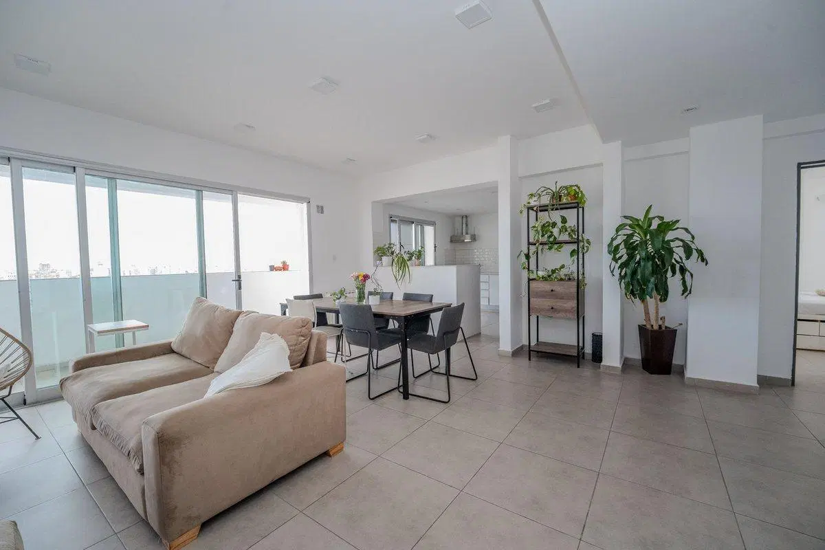 SEMIPISO EN VENTA LA PLATA COCHERA CUBIERTA 4