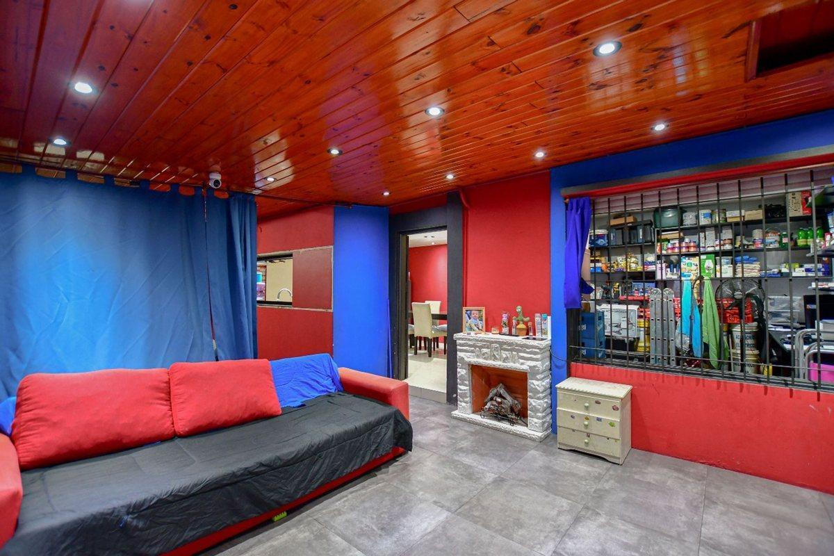 CASA EN VENTA BERISSO 4 DORMITORIOS -LOCAL-COCHERA