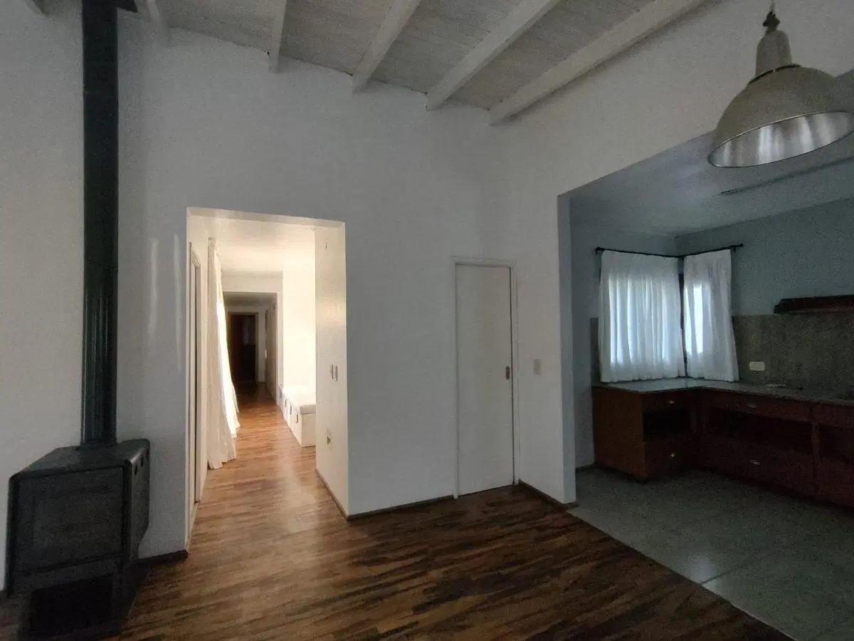 CASA EN VENTA CITY BELL 2 DORMITORIOS PILETA 2