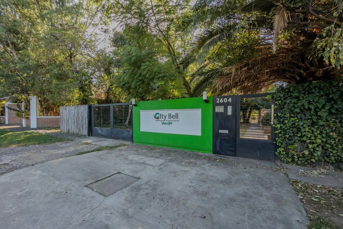 DUPLEX EN VENTA CITY BELL 2 DORMITORIOS 3