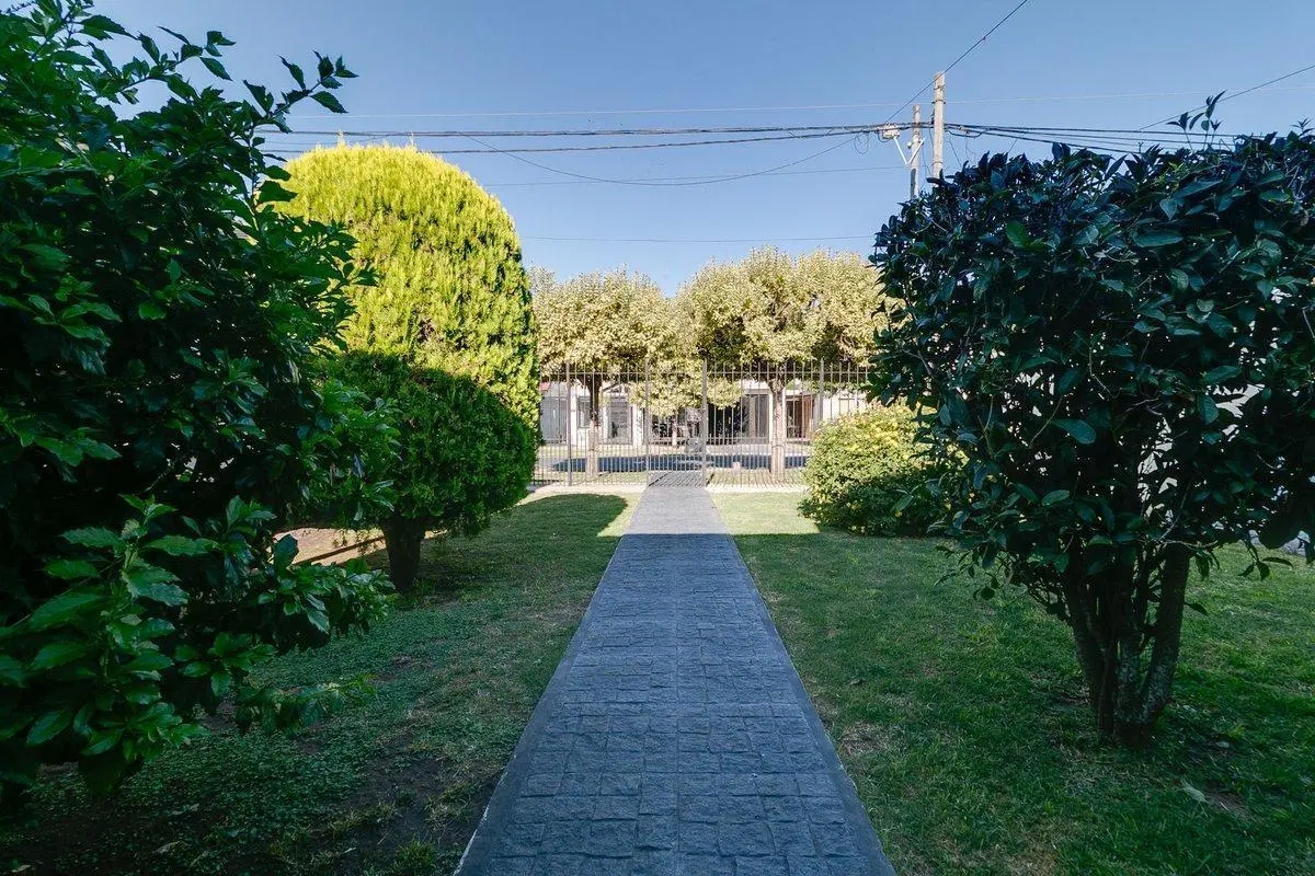 CASA EN VENTA CITY BELL 3 DORMITORIOS 3
