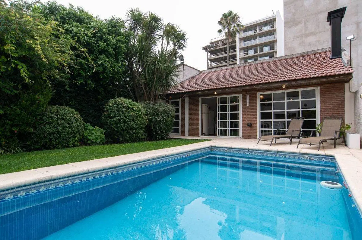 CASA EN VENTA EN LA PLATA 4 DORMITORIOS PILETA 3