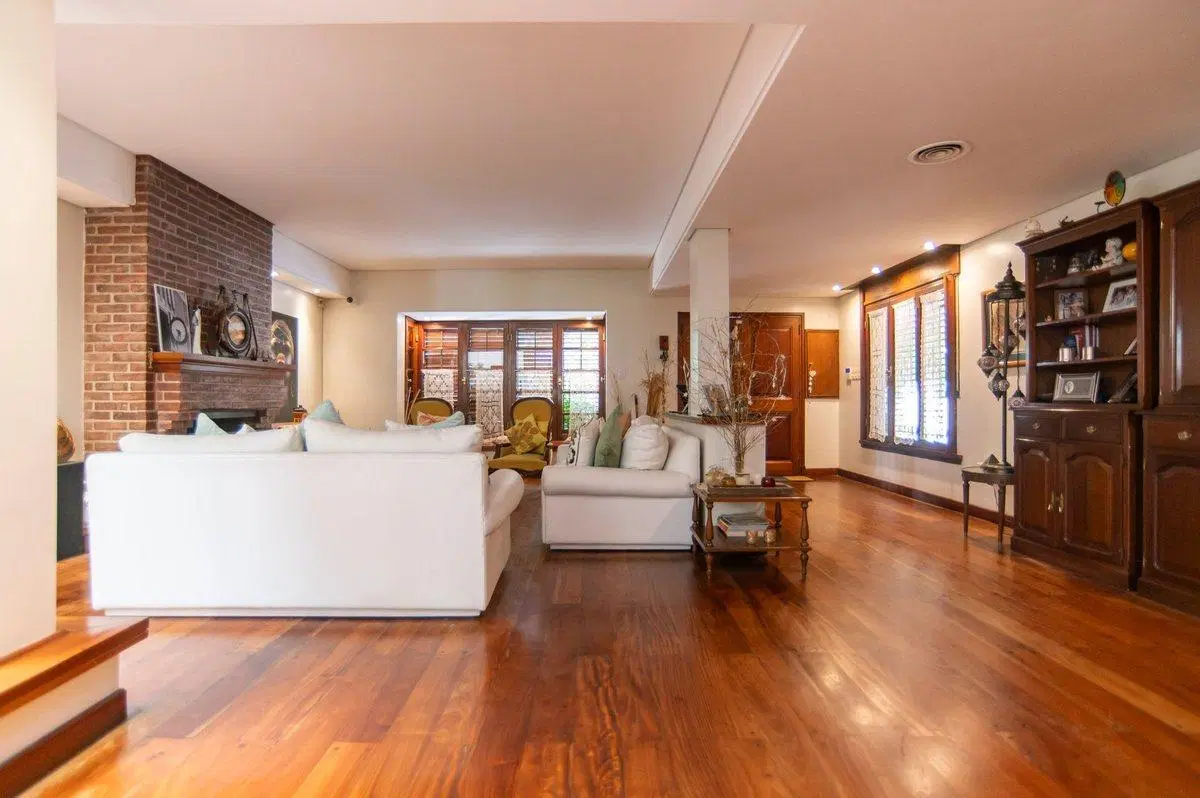 CASA EN VENTA EN LA PLATA 4 DORMITORIOS PILETA 2