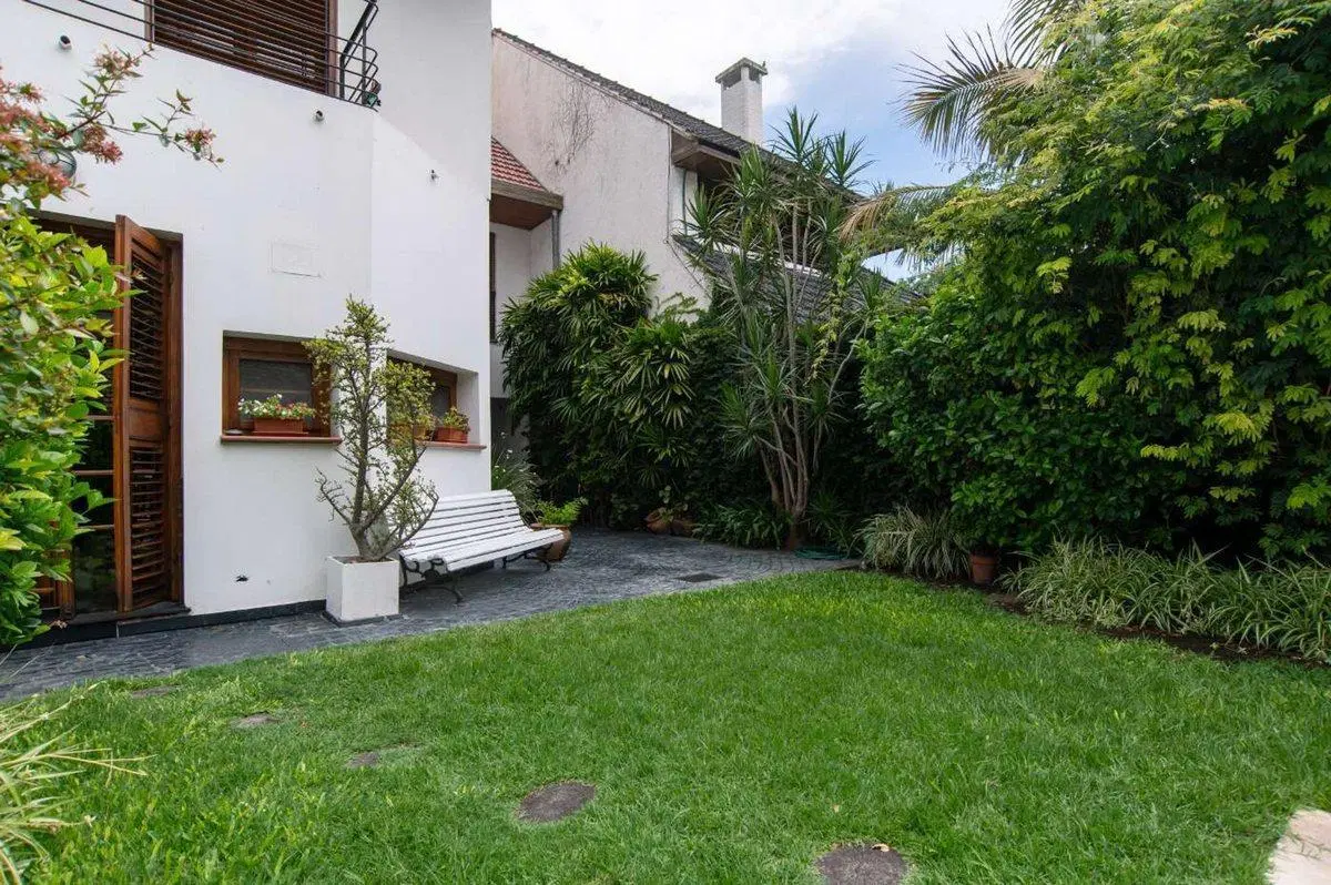 CASA EN VENTA EN LA PLATA 4 DORMITORIOS PILETA 5