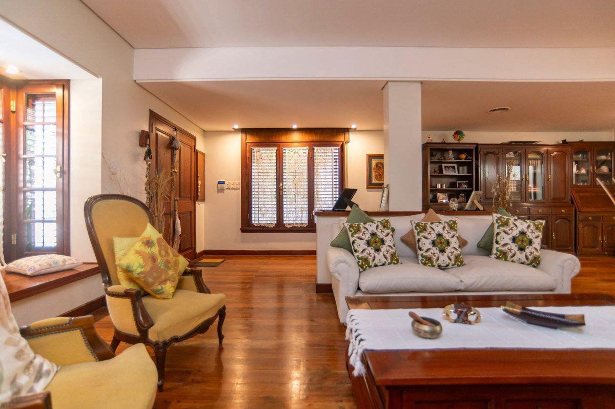 Foto de CASA EN VENTA EN LA PLATA 4 DORMITORIOS PILETA, imagen 2