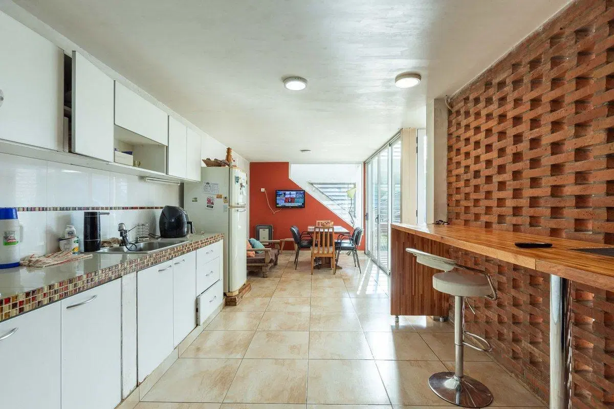 CASA EN VENTA LA PLATA COCHERA DOBLE Y PILETA 2