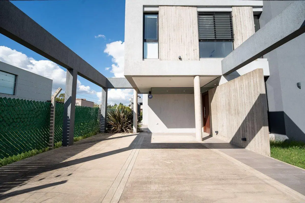 CASA EN VENTA GORINA 3 DORMITORIOS PARQUE PILETA 3