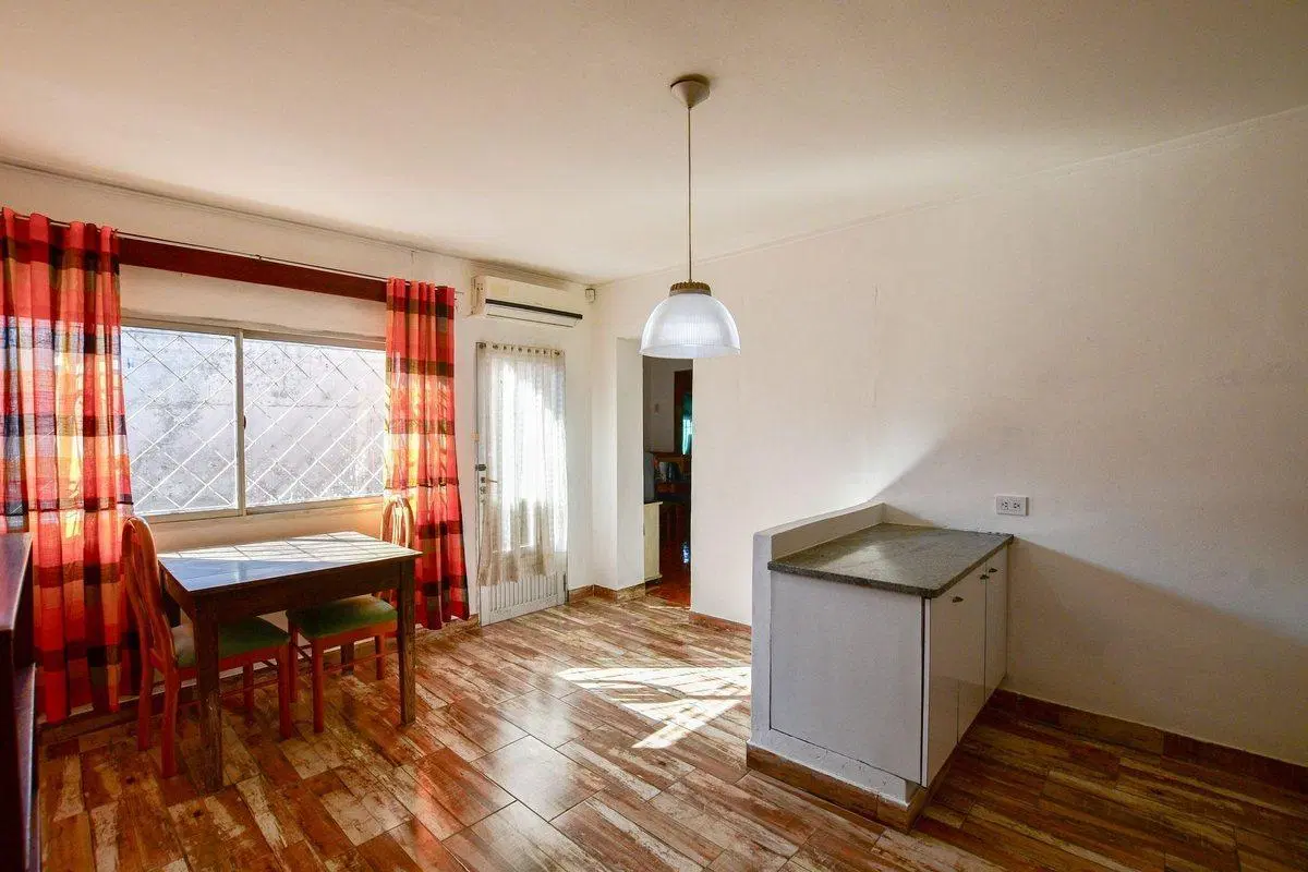CASA EN VENTA LA PLATA 2 DORMITORIOS 2