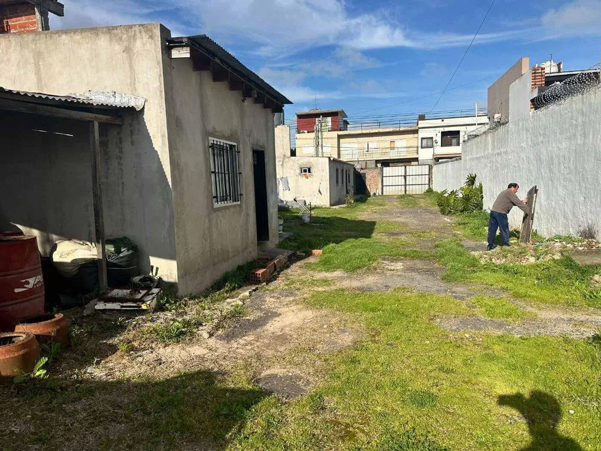 LOTE EN VENTA LA PLATA CON CONSTRUCCION A TERMINAR 5