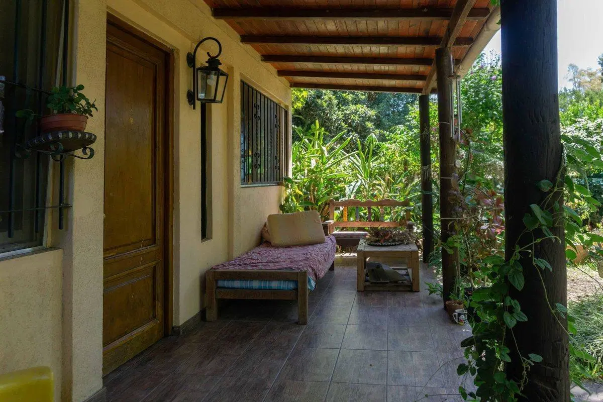CASA EN VENTA CITY BELL 4 DORMITORIOS 5