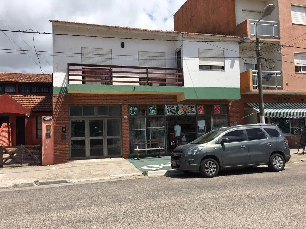 LOCAL EN VENTA +  2 DEPARTAMENTOS EN LA PLATA 2