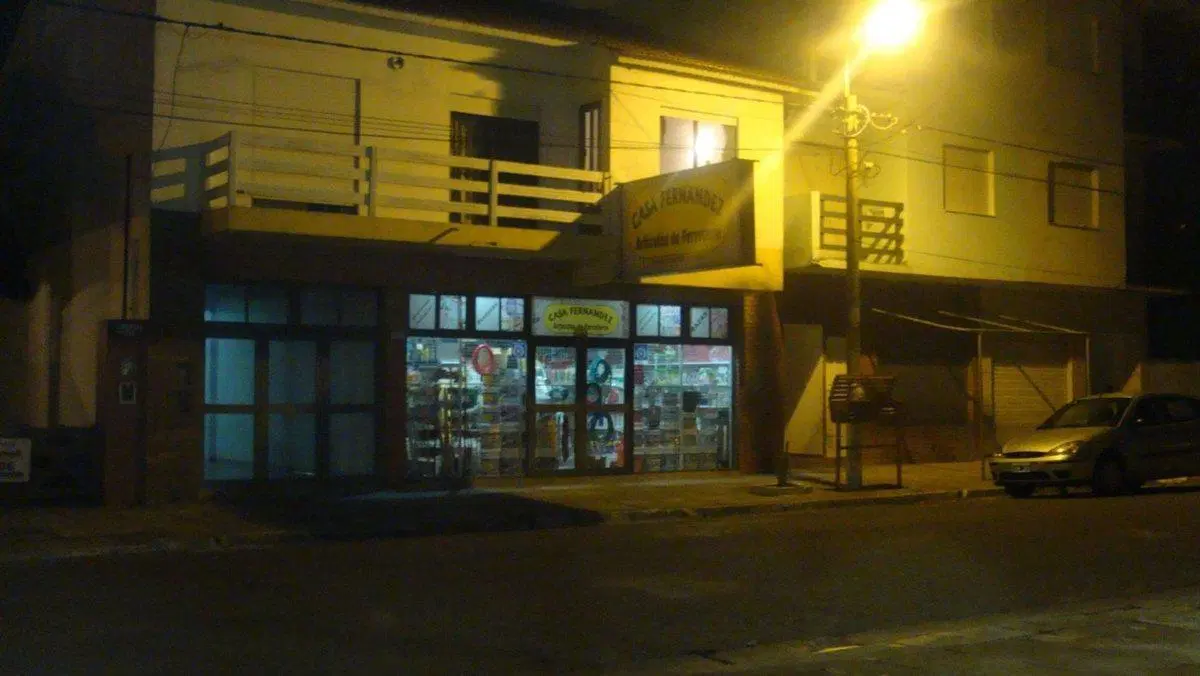 LOCAL EN VENTA +  2 DEPARTAMENTOS EN LA PLATA 5