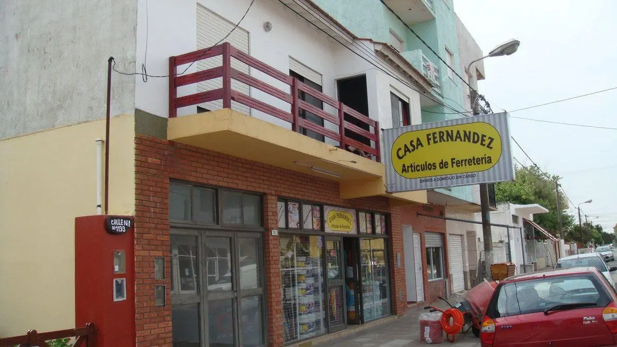 LOCAL EN VENTA +  2 DEPARTAMENTOS EN LA PLATA 4