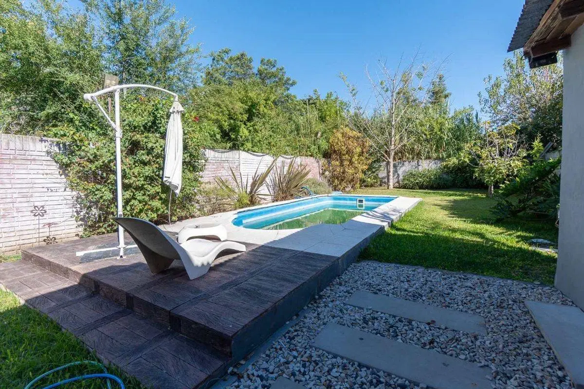Casa venta La Plata. 3 dormitorios, parque, pileta 3