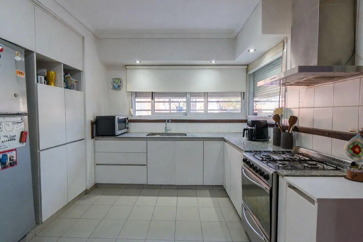 Casa venta La Plata. 3 dormitorios, parque, pileta 5