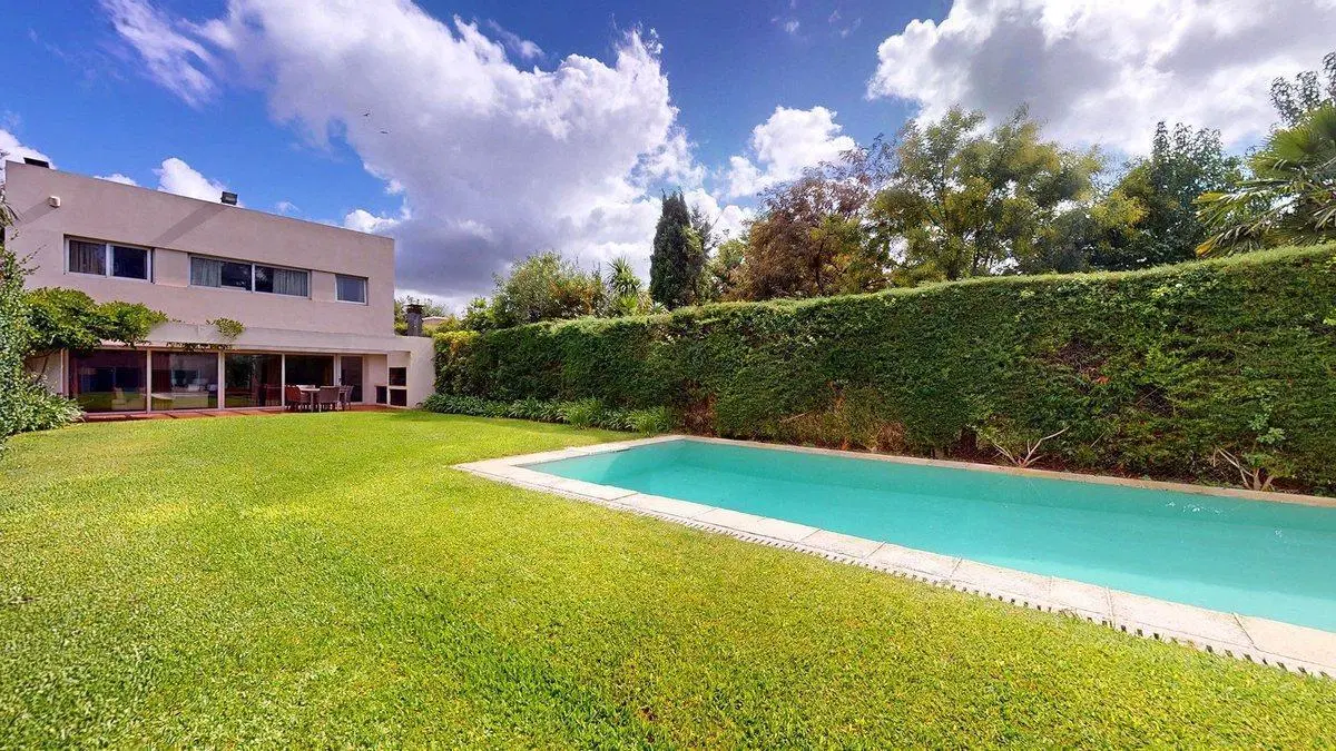 CASA EN VENTA LA PLATA GONNET 4 DORMITORIOS 5