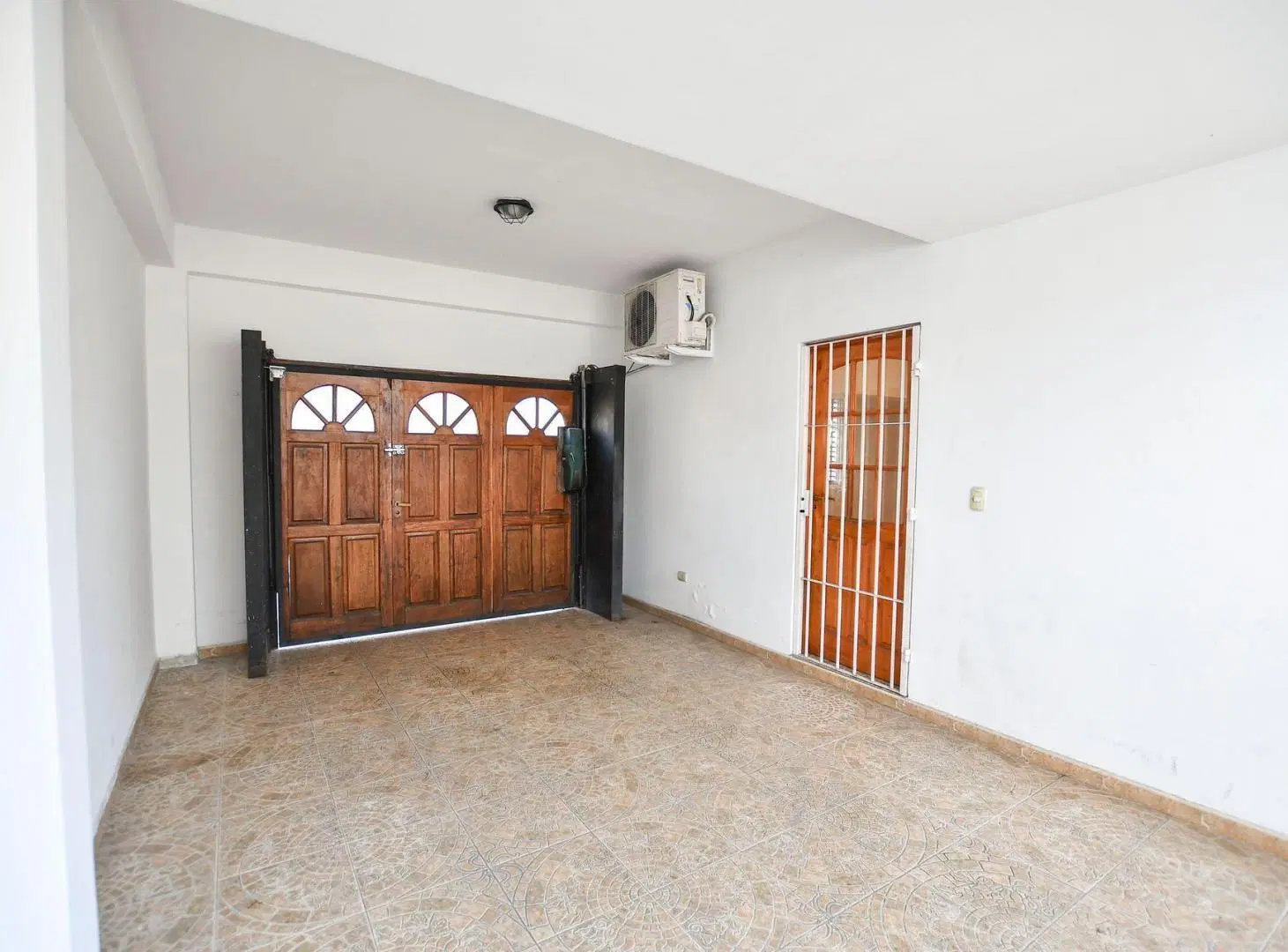 CASA  VENTA TOLOSA 3 DORMITORIOS PATIO APTO BANCO 5