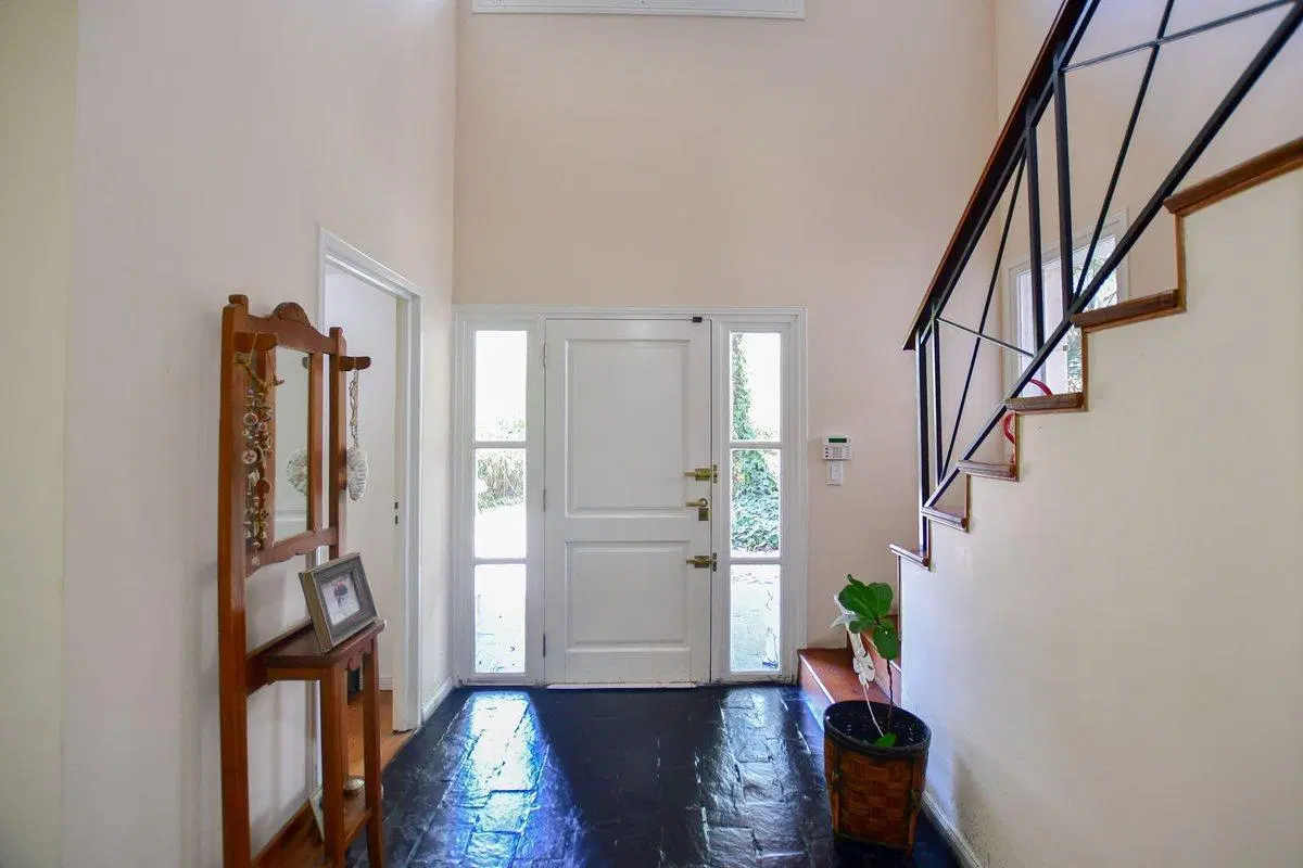 CASA EN VENTA GONNET 5 DORMITORIOS ENTRE CAMINOS 5