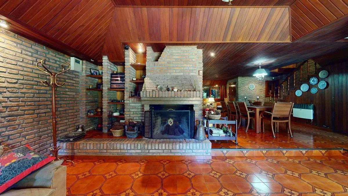 CASA EN VENTA RINGUELET 3 DORMITORIOS PILETA 2