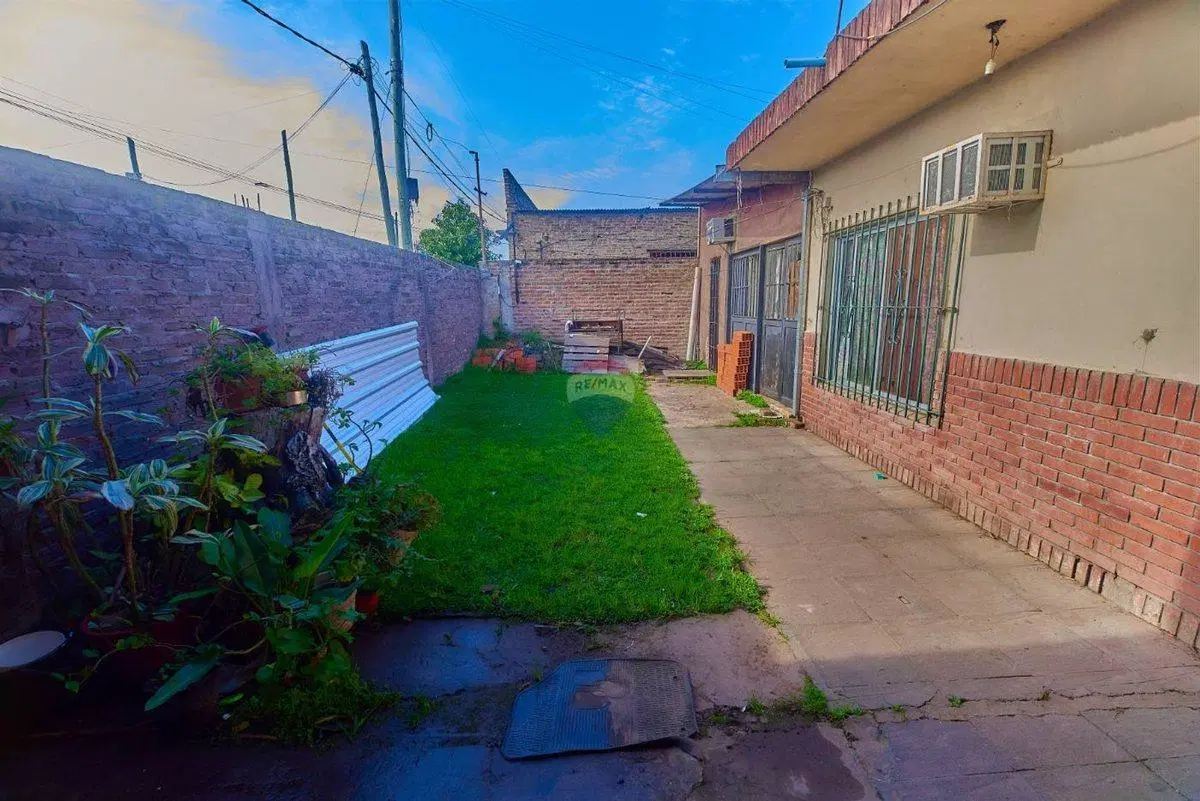 CASA EN VENTA QUILMES OESTE 3 DORMITORIOS PARQUE 2